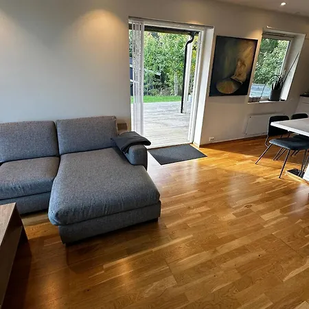 Bright With Patio And Garden Appartamento Kristiansand