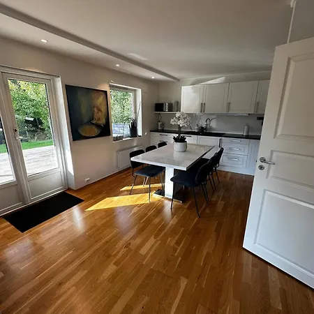 Appartement Bright With Patio And Garden Kristiansand