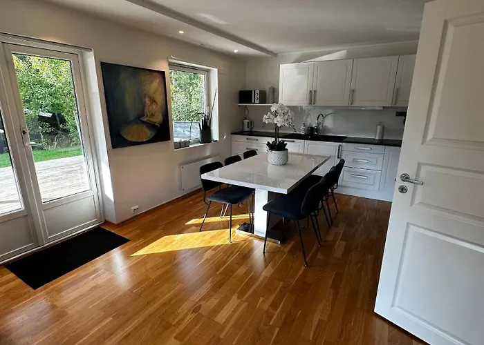 Apartamento Bright With Patio And Garden Kristiansand